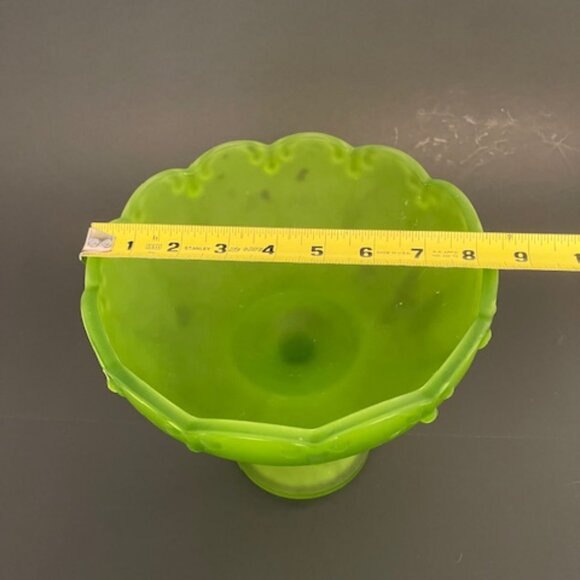 Vintage Indiana Glass Gartland Green Pedestal Teardrop Scalloped 8in Bowl - Picture 8 of 9